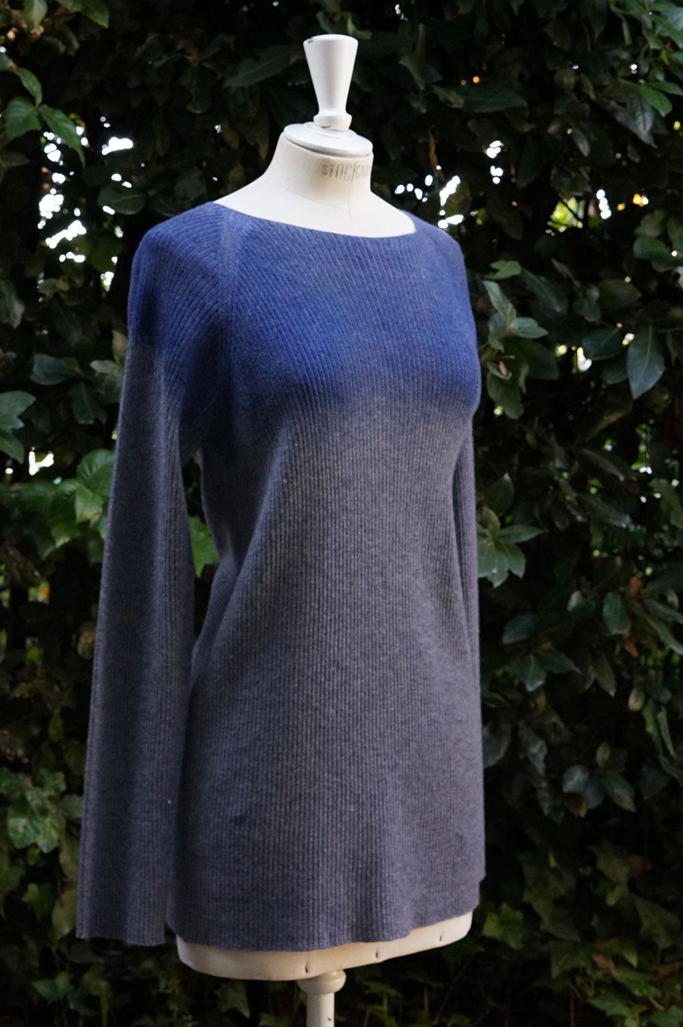 maglia in costina con scollo squadrato  in lana e cashmere