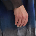 cardigan senza bottoni in tulle con agugliatura bicolore in 100% lana sul davanti e sul dietro, manica lunga