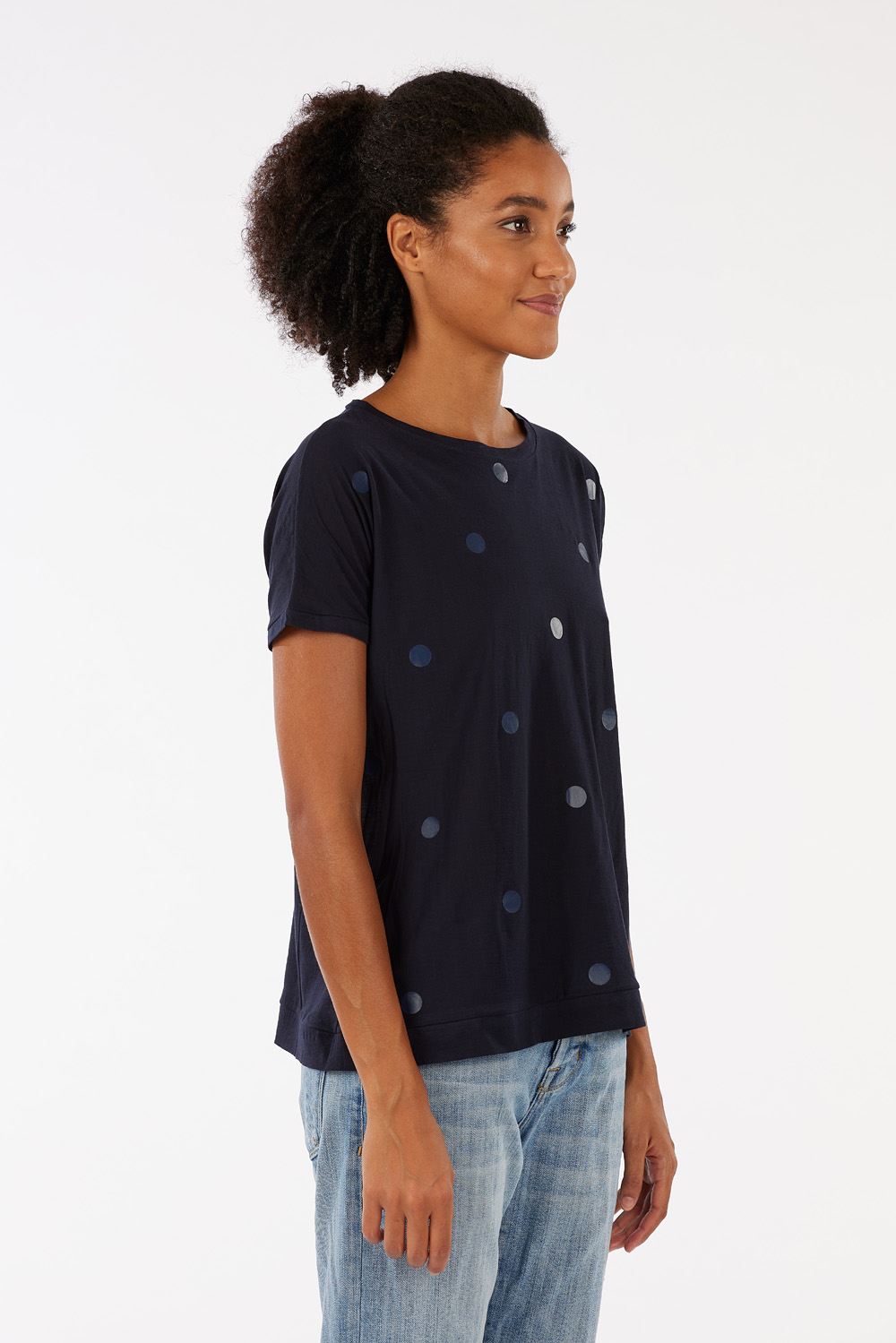 Boat neck T-shirt in 100% superfine cotton with tone-on-tone polka dots on the front