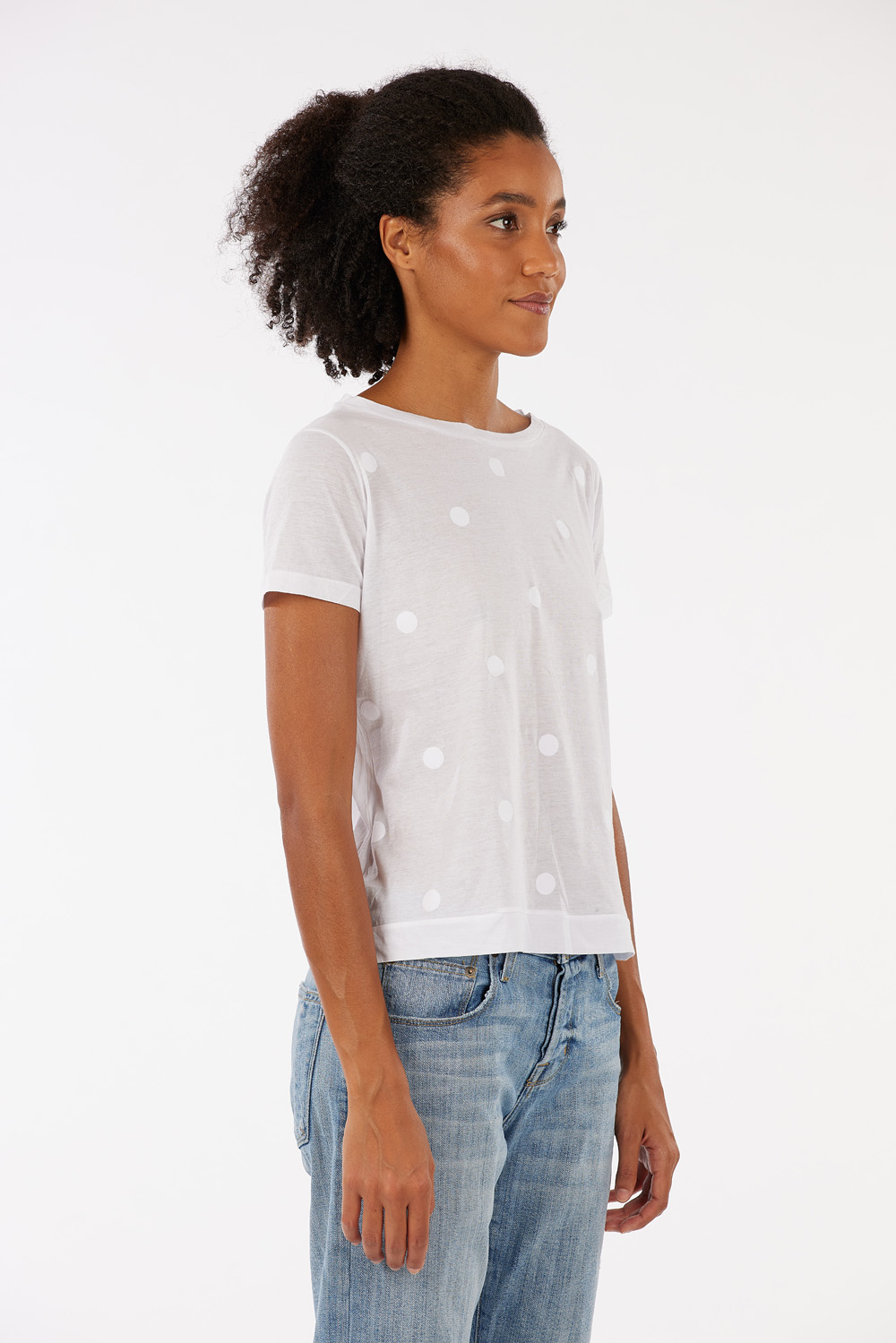 Boat neck T-shirt in 100% superfine cotton with tone-on-tone polka dots on the front