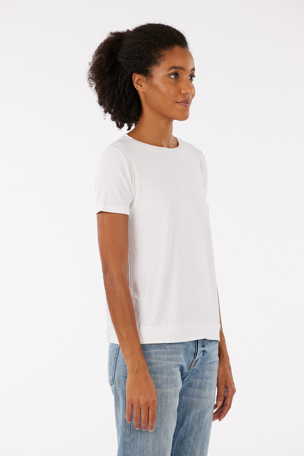Boat neck T-shirt in microfibre jersey, short sleeve.